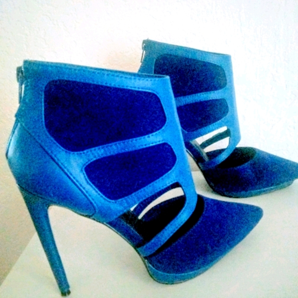 C Label Heels